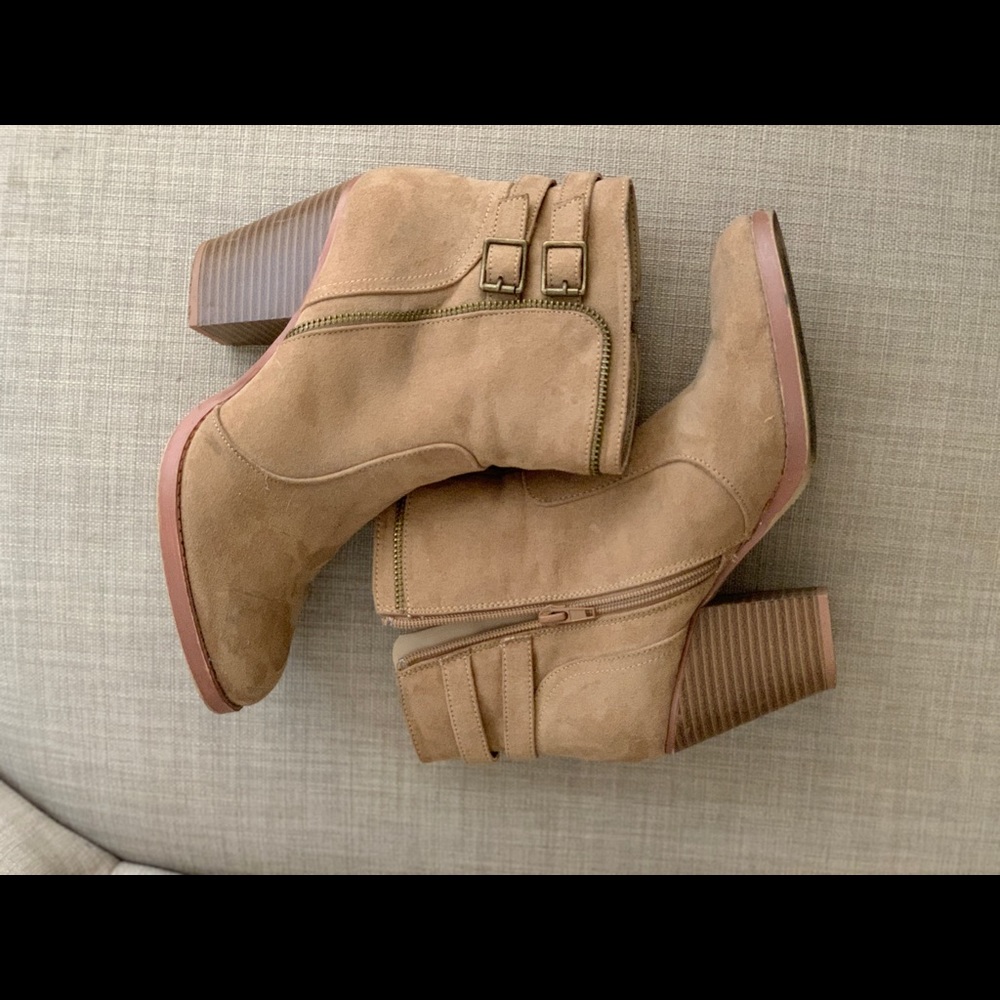 Just fab Shelley 8.5 tan booties block heel